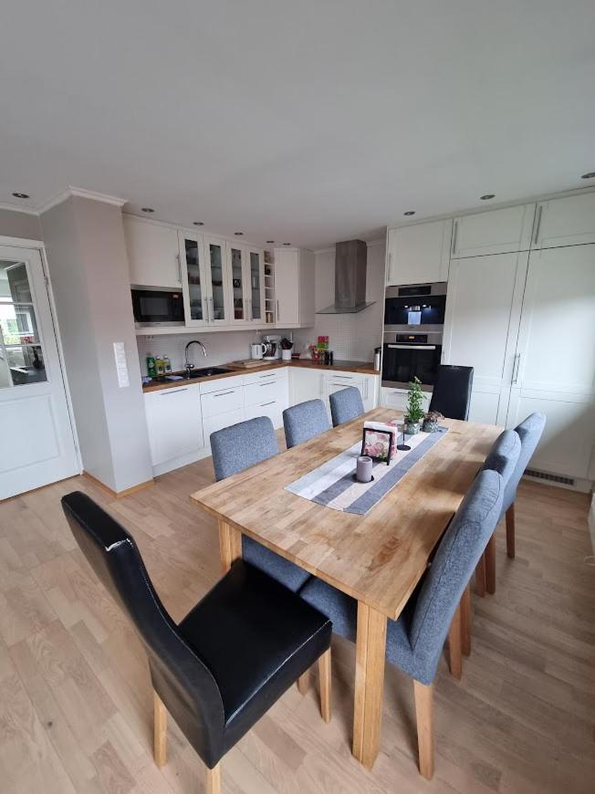Private Guest Room In Cozy Apartment Trondheim Bagian luar foto